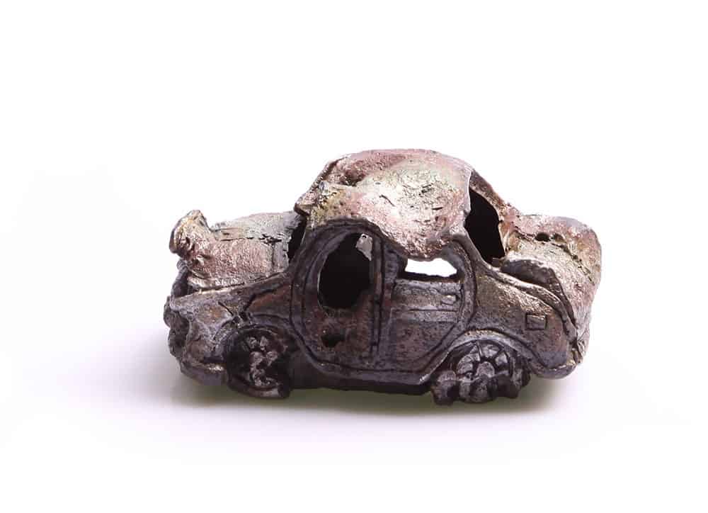 Ornament Ruined Car Sm 16x8cm